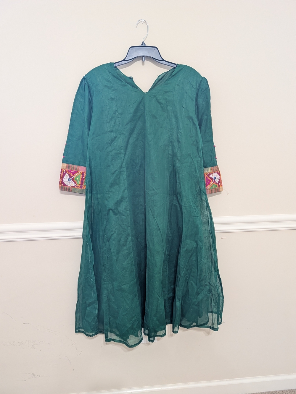 Women's Emerald Green Long Sleeve V-Neck A-Line Dress with Embroidered Cuffs